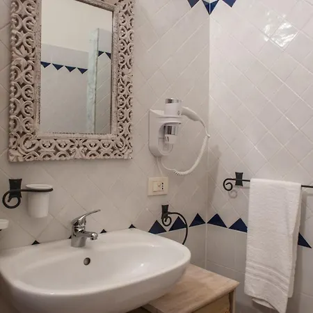 Casale La Fata: Tuscan Hillside Retreat With Independent Aparthotel Camaiore