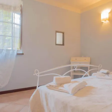 Aparthotel Casale La Fata -tipico Toscano Immerso Nelle Colline Tra Lucca E Versilia, 6 Indipendenti