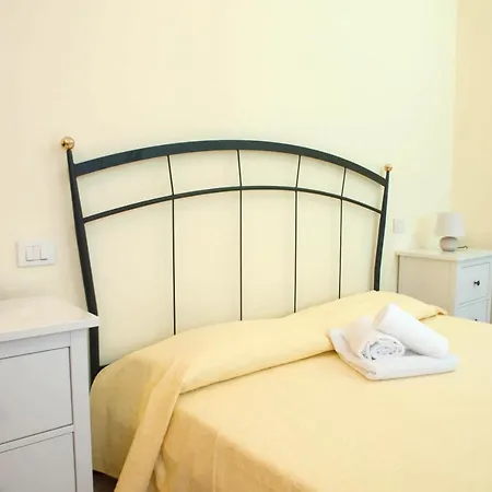 Casale La Fata -tipico Toscano Immerso Nelle Colline Tra Lucca E Versilia, 6 Indipendenti 4*