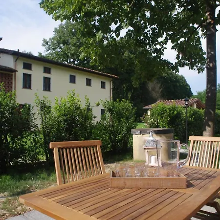 Aparthotel Casale La Fata -tipico Toscano Immerso Nelle Colline Tra Lucca E Versilia, 6 Indipendenti 4*