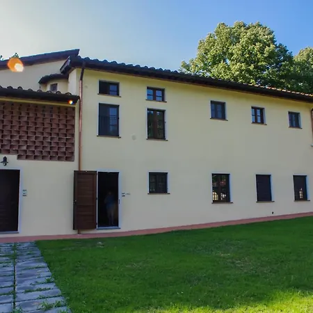 Casale La Fata -tipico Toscano Immerso Nelle Colline Tra Lucca E Versilia, 6 Indipendenti 4*