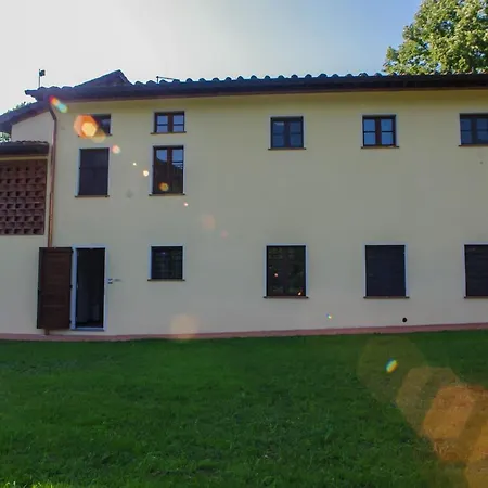 Aparthotel Casale La Fata -tipico Toscano Immerso Nelle Colline Tra Lucca E Versilia, 6 Indipendenti 4*